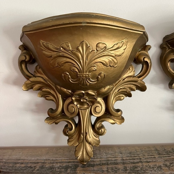 HomeCo ornate gold set of 2 wall pockets - Picture 2 of 7